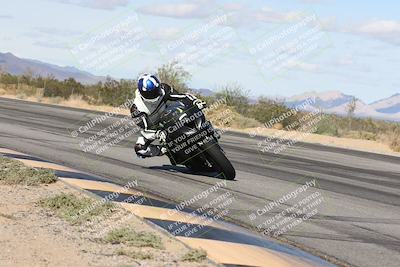 media/Nov-16-2025-Race Pace (Sun) [[8c5fa54630]]/Verified Riders/4-Turn 3 Inside (1050am)/